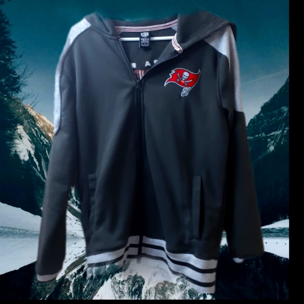 NFL TEAM APPAREL Buccaneers zip up Hoodie. Size small.